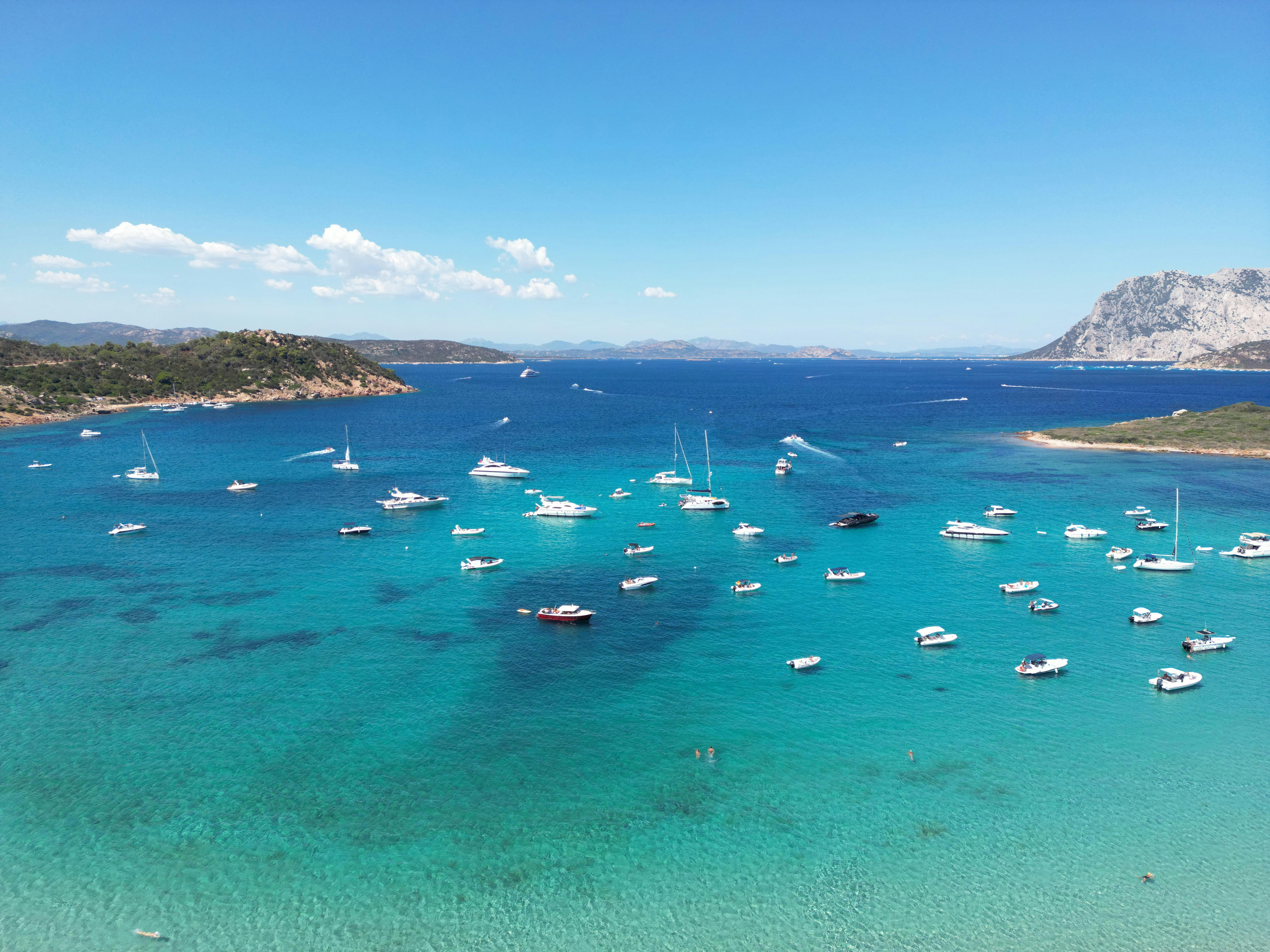 Barca privata con skipper in Sardegna (giornata intera)