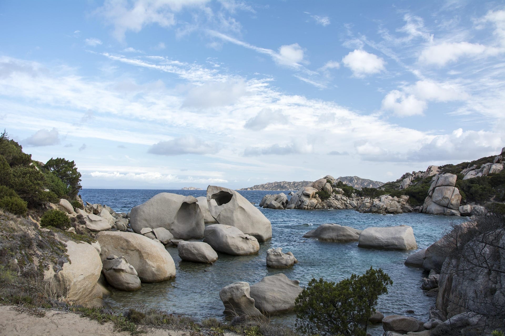 Sant'Antioco: gita giornaliera in gommone all'Isola di San Pietro e Carloforte