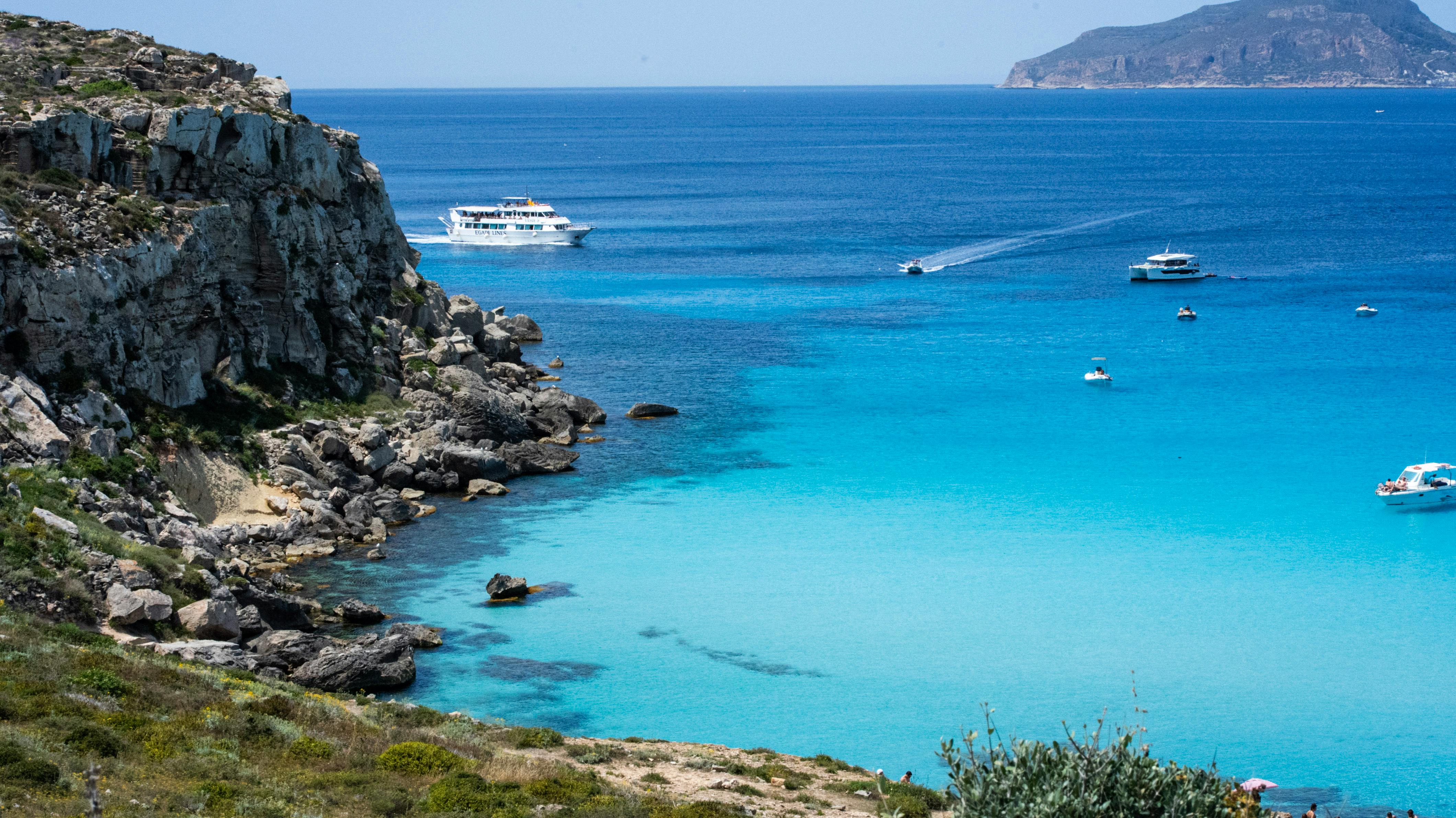 Giro in barca a Taormina con snorkeling (Isola Bella)